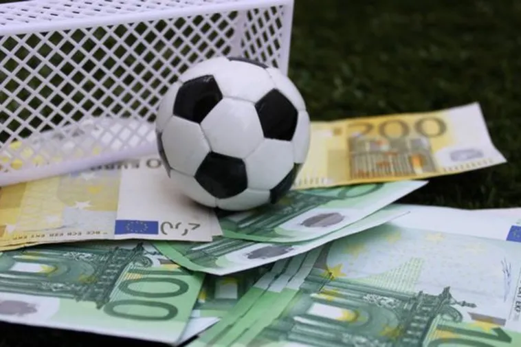 Khám Phá Cá Cược Bóng Đá V9BET: Bí Quyết Thắng Lớn Hấp Dẫn 2 Khám Phá Cá Cược Bóng Đá V9BET: Bí Quyết Thắng Lớn Hấp Dẫn